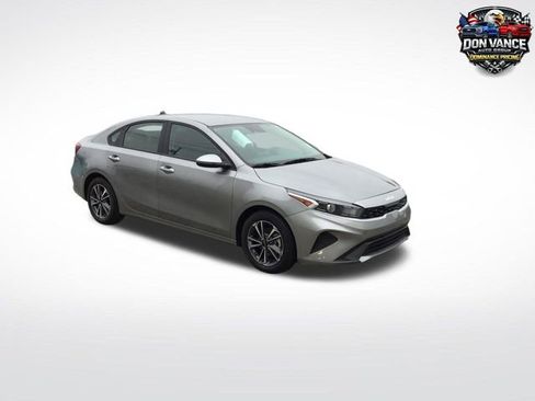Used 2024 Kia Forte LXS w/ LXS Technology Package FWD image 7
