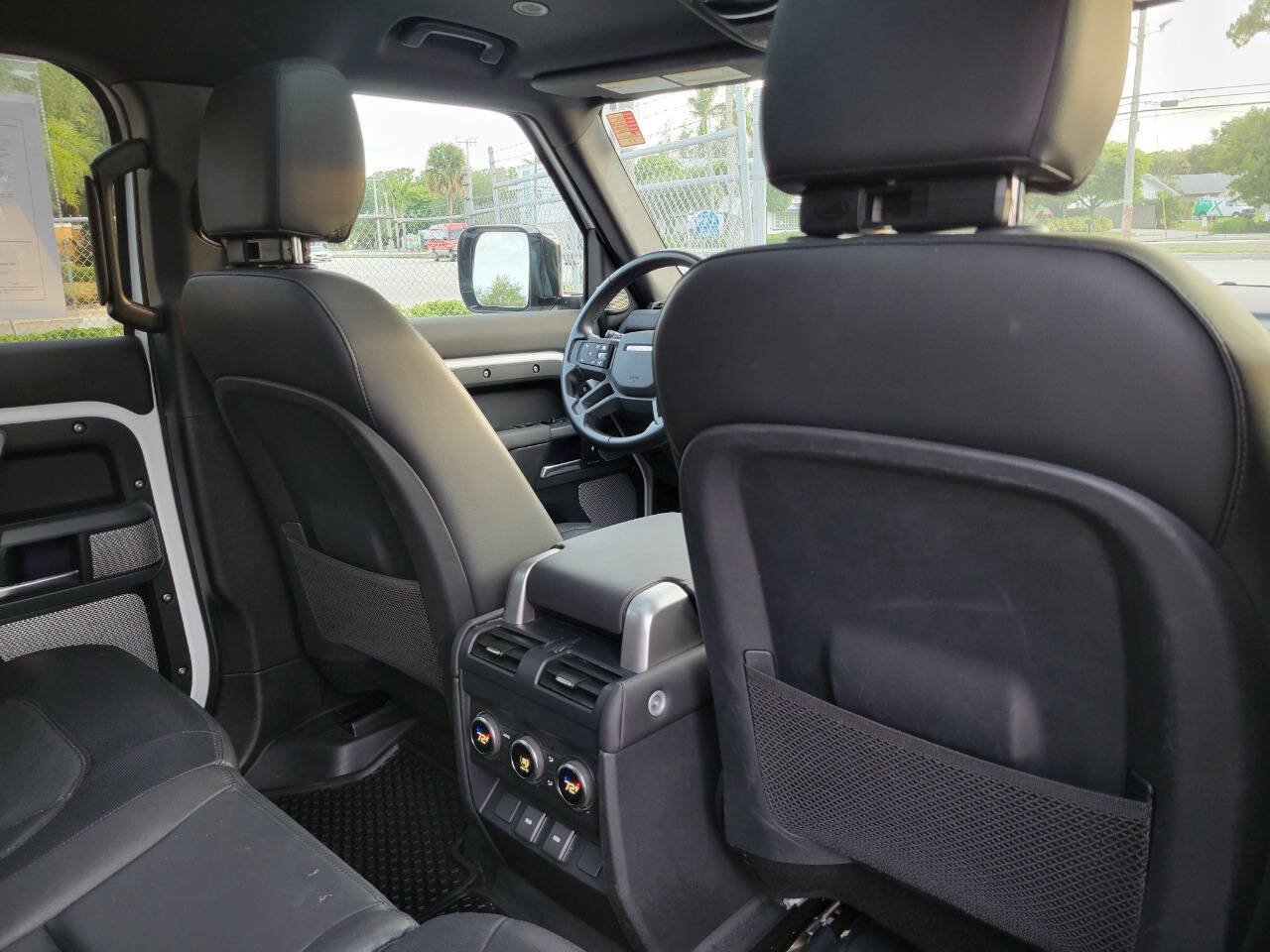 Used 2024 Land Rover Defender 130 X-Dynamic SE AWD/4WD image 12