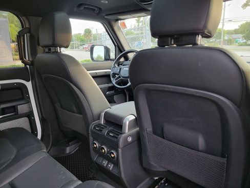 Used 2024 Land Rover Defender 130 X-Dynamic SE AWD/4WD image 12