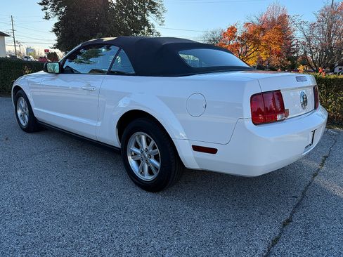 Used 2006 Ford Mustang V6 image 4