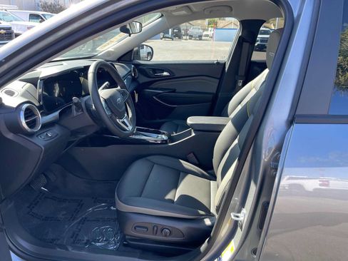 Used 2025 Chevrolet Trax ACTIV FWD image 19
