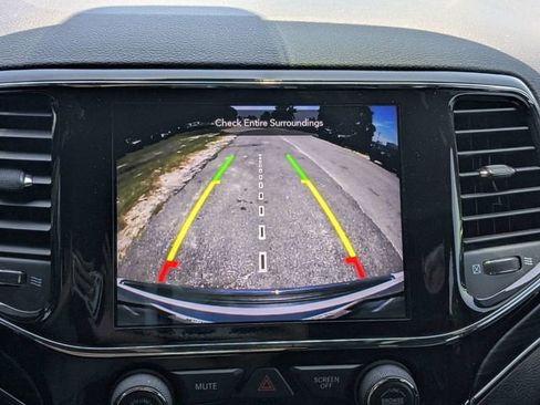Used 2022 Jeep Grand Cherokee Limited RWD image 32