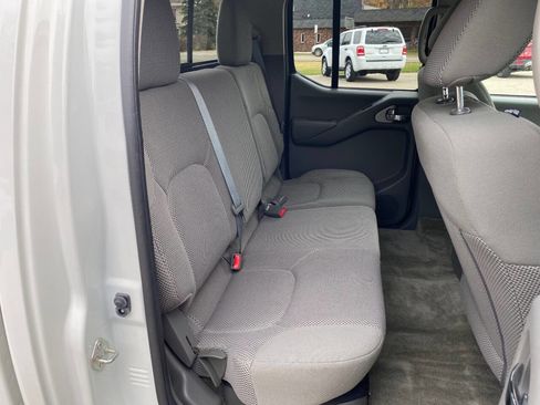 Used 2017 Nissan Frontier SV image 39