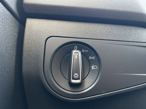 Used 2023 Volkswagen Tiguan SE image 15