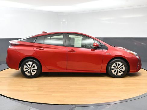 Used 2018 Toyota Prius Two w/ Prius Two Safety Plus Package FWD image 8