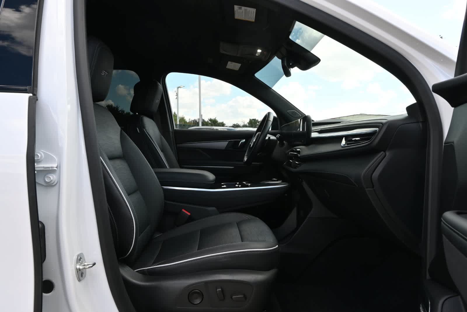 Used 2025 Buick Enclave Sport Touring FWD image 22