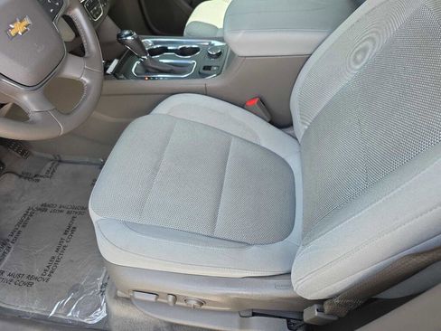 Used 2019 Chevrolet Traverse LT image 10