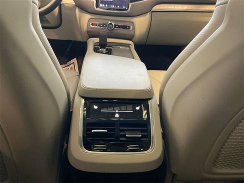 Certified 2024 Volvo XC90 B6 Plus w/ Protection Package image 27