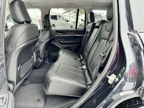 New 2023 Jeep Grand Cherokee Limited w/ Luxury Tech Group II image 19