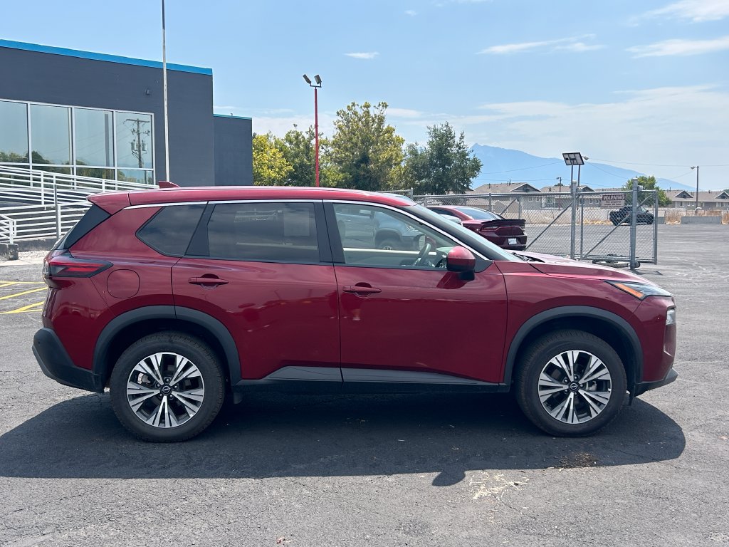 Used 2023 Nissan Rogue SV AWD/4WD image 2