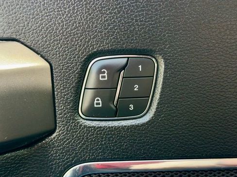 Used 2019 Ford F150 Lariat w/ Equipment Group 502A Luxury AWD/4WD image 31