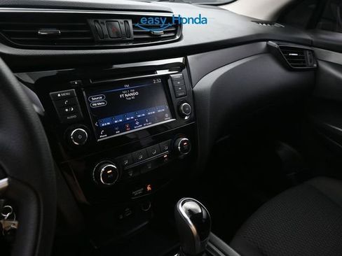 Used 2020 Nissan Rogue Sport S image 11