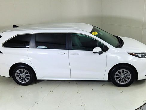 Used 2024 Toyota Sienna LE image 23