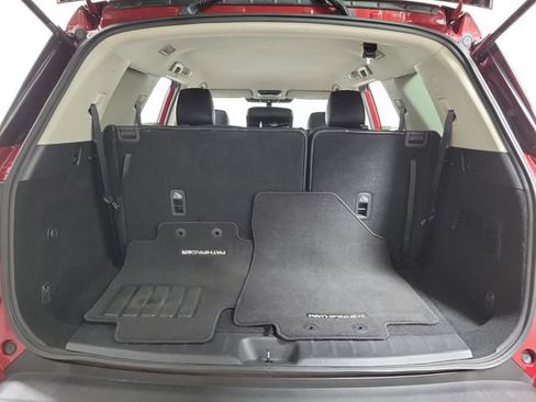 Used 2022 Nissan Pathfinder SV w/ SV Black Package FWD image 9