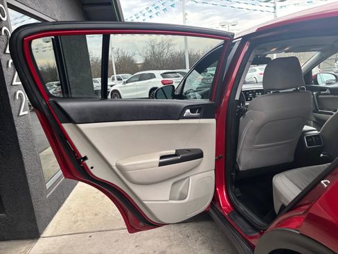 Used 2022 Kia Sportage LX image 10