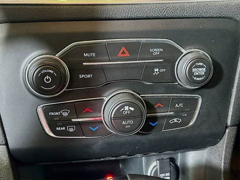 Used 2017 Dodge Charger R/T image 19