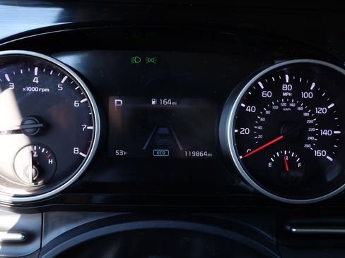 Used 2022 Kia Carnival EX image 34