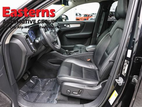 Used 2022 Volvo XC40 T5 Momentum AWD/4WD image 14