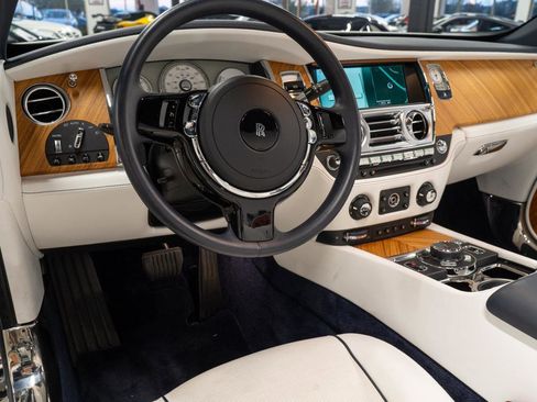 Used 2016 Rolls-Royce Dawn image 2