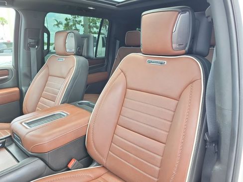 Used 2023 GMC Yukon XL Denali Ultimate AWD/4WD image 22