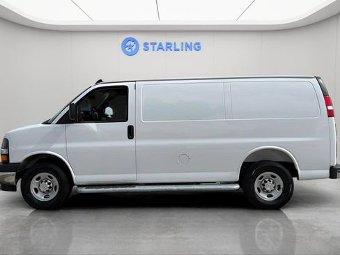 Used 2025 Chevrolet Express 2500 w/ Driver Convenience Package RWD image 3