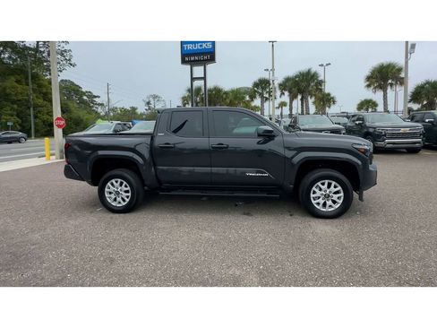 Used 2025 Toyota Tacoma SR5 RWD image 9
