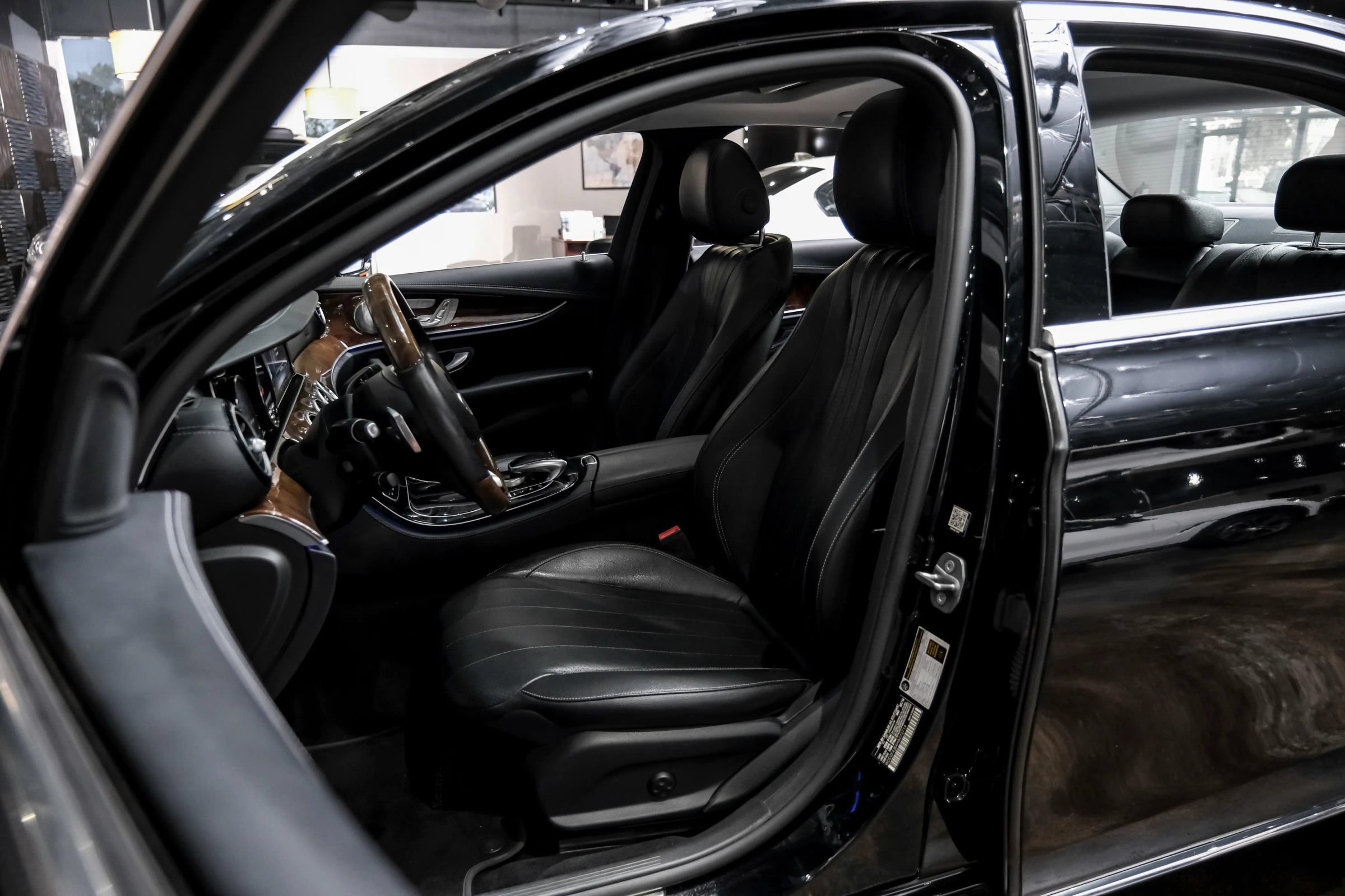 Used 2017 Mercedes-Benz E 300 image 31