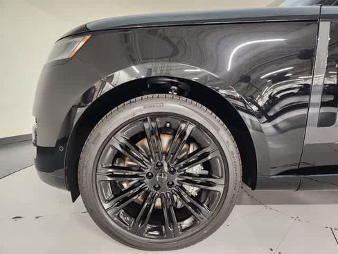 New 2026 Land Rover Range Rover Long Wheelbase SE AWD/4WD image 11