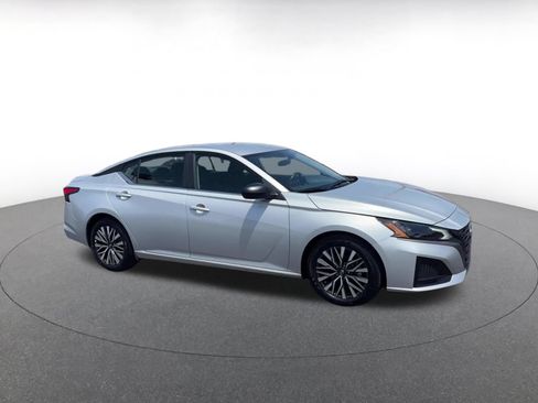 Used 2026 Nissan Altima 2.5 SV FWD image 2