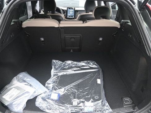 New 2026 Volvo XC60 B5 Core w/ Climate Package image 16