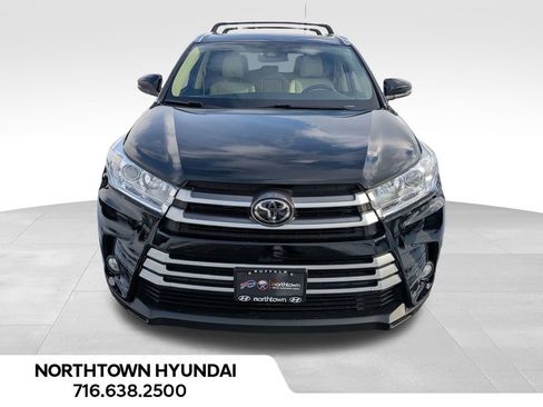 Used 2019 Toyota Highlander XLE image 12