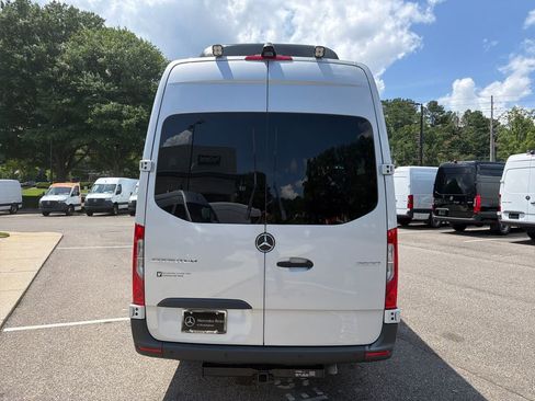 Used 2024 Mercedes-Benz Sprinter 2500 image 10