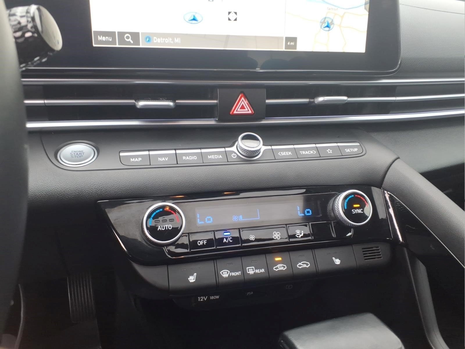 Used 2025 Hyundai Elantra Limited FWD image 17