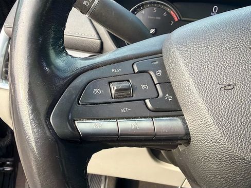 Used 2020 Cadillac XT4 Premium Luxury w/ Cold Weather Package FWD image 32