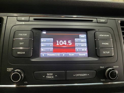 Used 2017 Kia Sedona LX w/ LX Essentials Premium Package FWD image 25