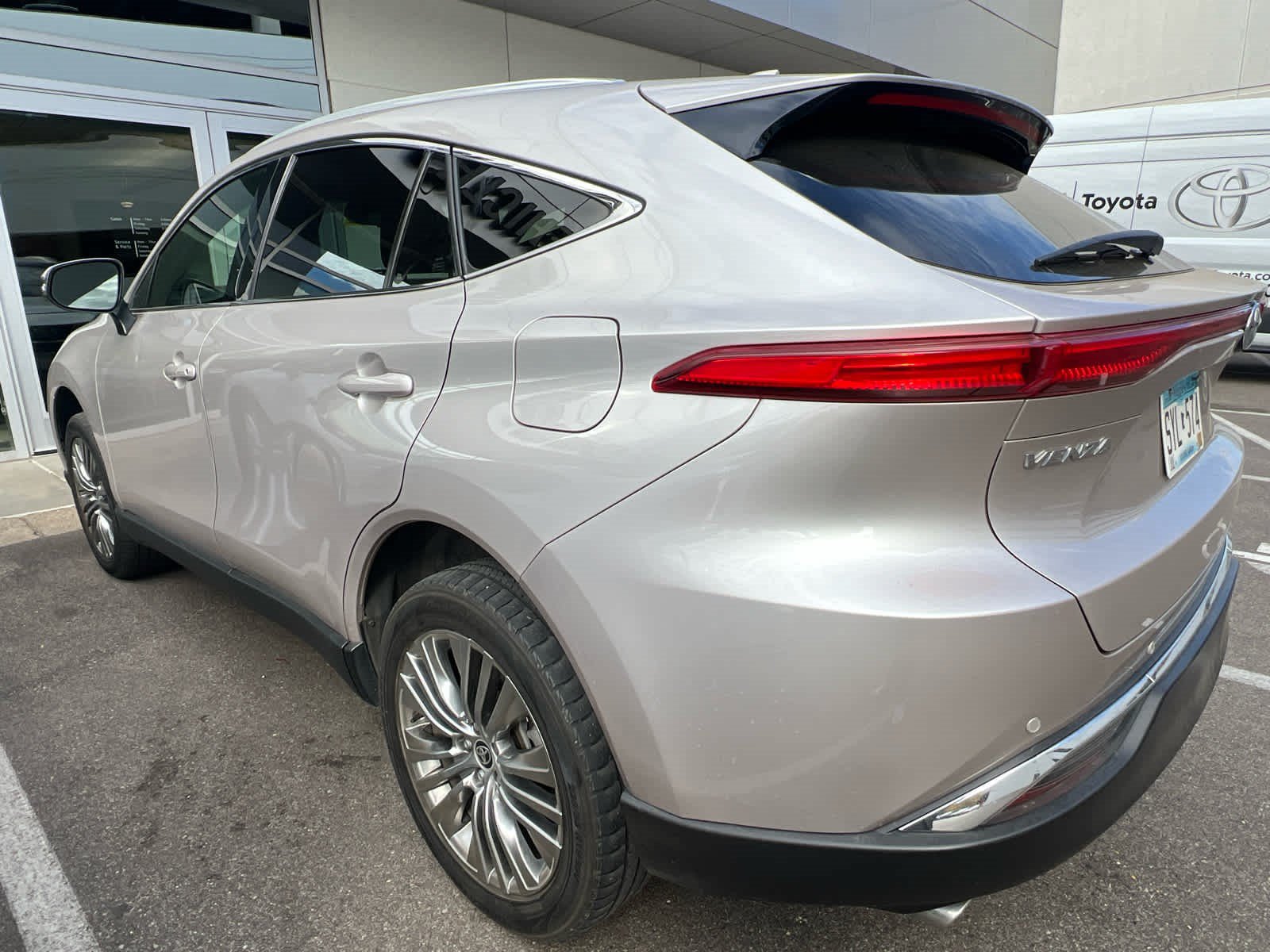 Used 2022 Toyota Venza Limited AWD/4WD image 2