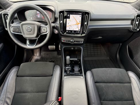 Used 2022 Volvo XC40 T5 R-Design w/ Advanced Package image 12
