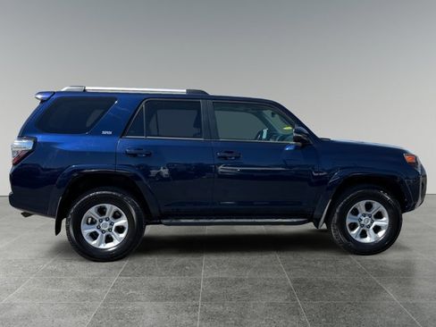 Used 2022 Toyota 4Runner SR5 Premium w/ Moonroof Package AWD/4WD image 7