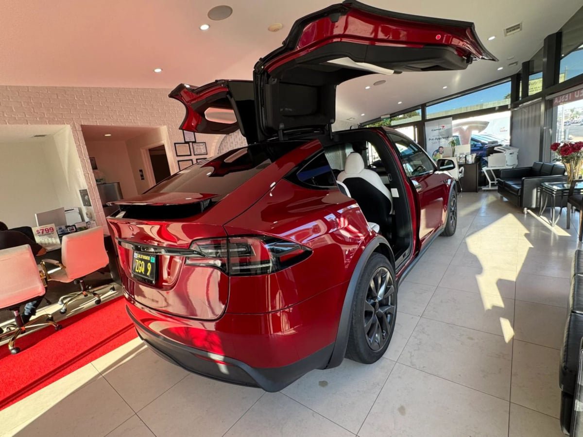 Used 2023 Tesla Model X AWD/4WD image 7