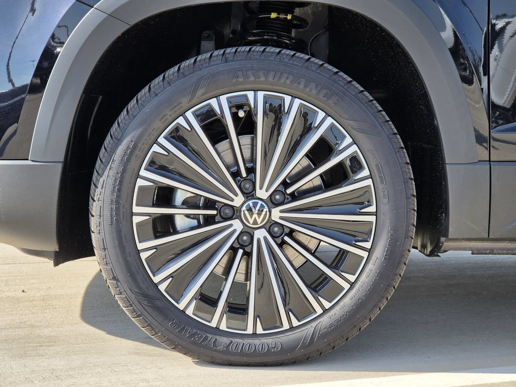 New 2027 Volkswagen Taos SE FWD image 8
