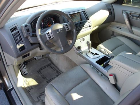 Used 2004 INFINITI FX45 AWD w/ Technology Pkg image 9