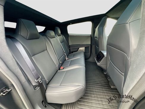 Used 2025 Tesla Cybertruck AWD Crew Cab image 34