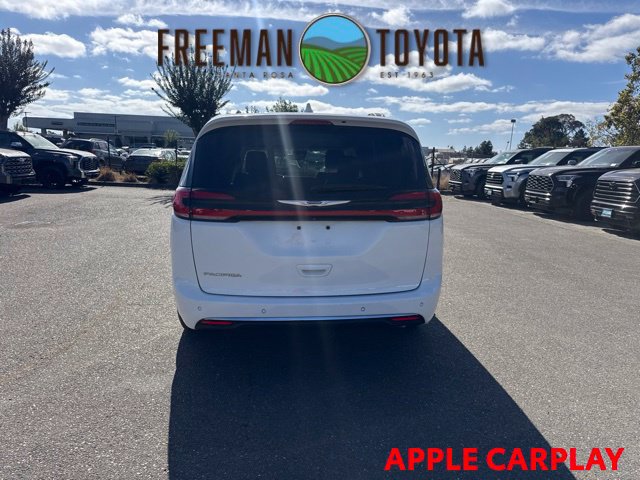 Used 2021 Chrysler Pacifica Touring-L FWD image 6