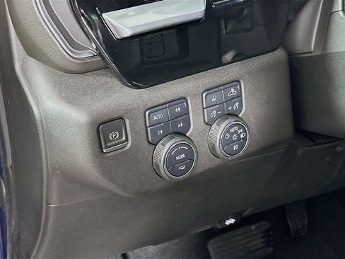 Used 2022 Chevrolet Silverado 1500 High Country w/ High Country Premium Package AWD/4WD image 15