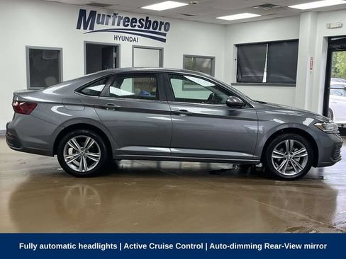 Used 2024 Volkswagen Jetta SE FWD image 4