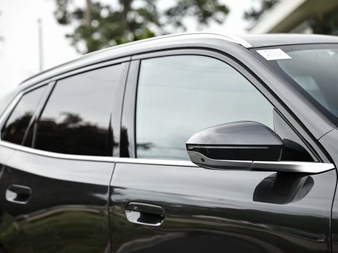 Used 2025 BMW X3 xDrive30i w/ Premium Package image 5