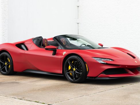 Used 2023 Ferrari SF90 Spider AWD/4WD image 2