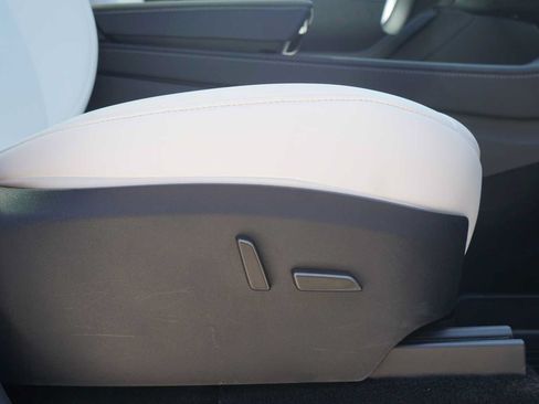 Used 2025 Tesla Model Y Long Range RWD image 27