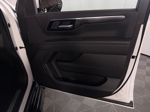 Used 2026 Chevrolet Tahoe RST RWD image 32
