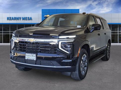 New 2026 Chevrolet Suburban LS image 3